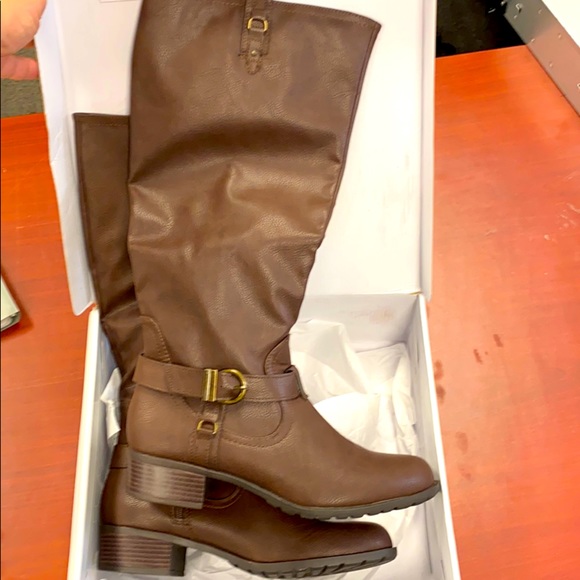 New brown boots - Picture 1 of 8